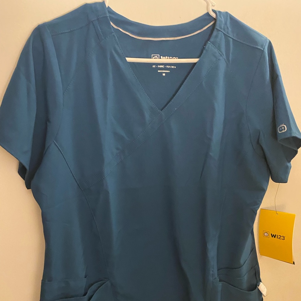 New with tags size medium wonderwink scrub top